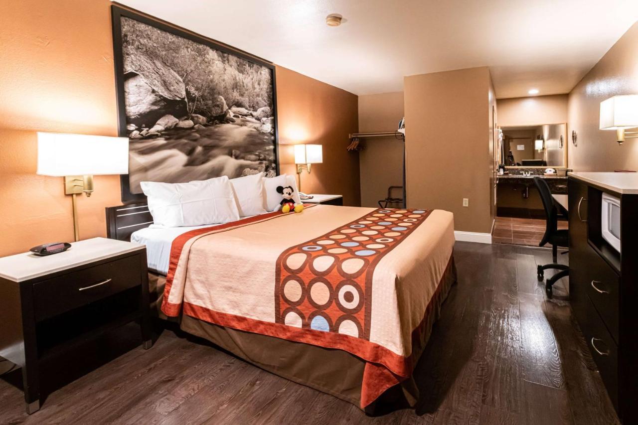 Super 8 By Wyndham Anaheim/Disneyland Drive Ngoại thất bức ảnh